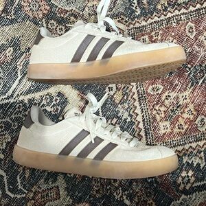 Adidas VLA court sneaker